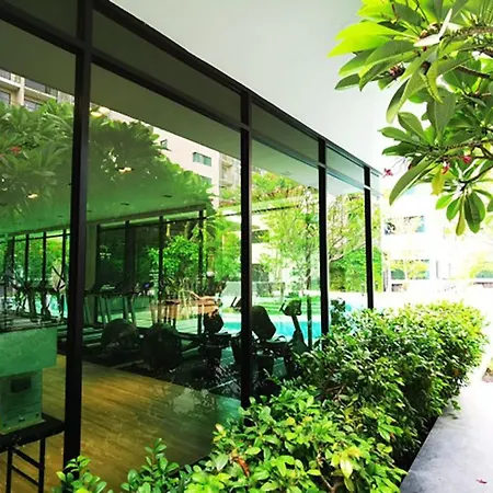 Blossom Sathorn Hospitality （曼谷高端酒店公寓） Exterior photo