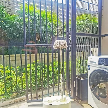 Blossom Sathorn Hospitality （曼谷高端酒店公寓） Exterior photo