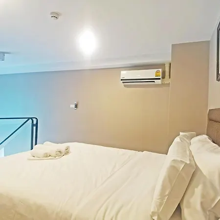 Blossom Sathorn Hospitality （曼谷高端酒店公寓） Exterior photo