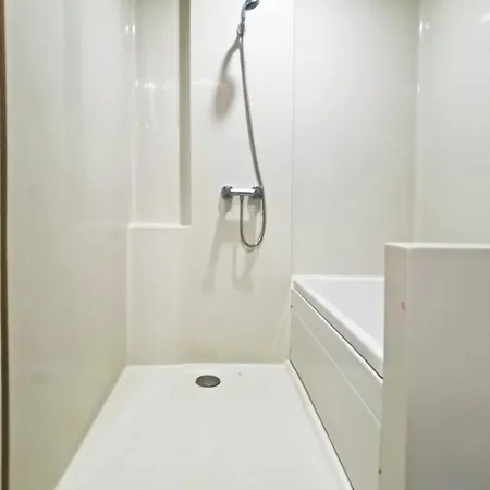 Blossom Sathorn Hospitality （曼谷高端酒店公寓） Exterior photo
