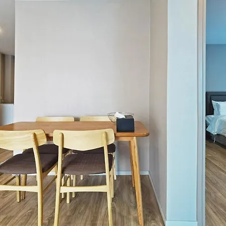 Blossom Sathorn Hospitality （曼谷高端酒店公寓） Exterior photo