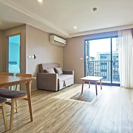 Blossom Sathorn Hospitality （曼谷高端酒店公寓） Exterior photo
