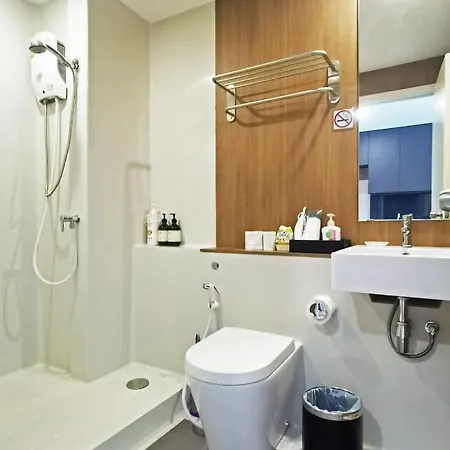 Blossom Sathorn Hospitality （曼谷高端酒店公寓） Exterior photo